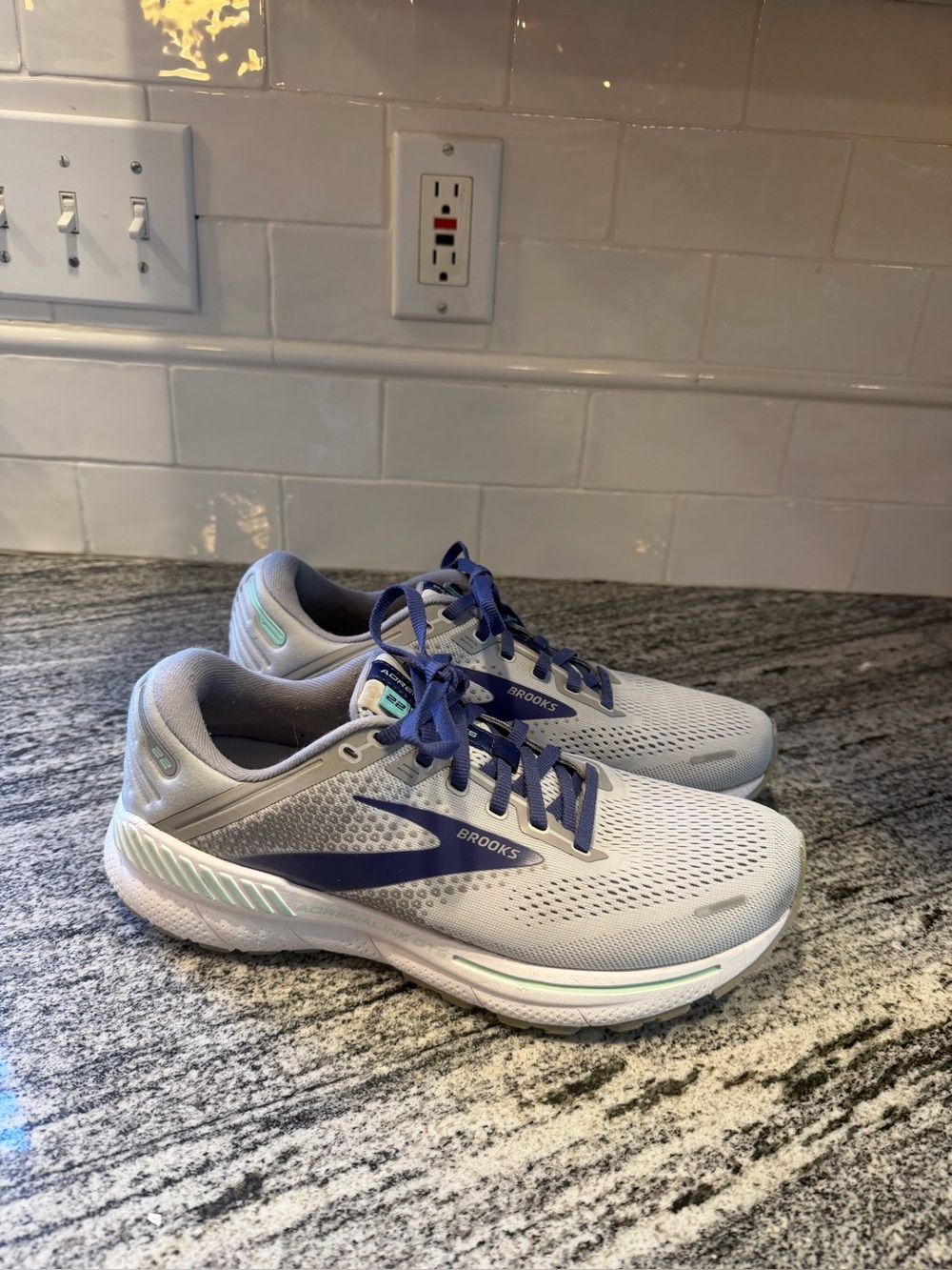 Women’s Brooks Adrenaline 22 Size 10